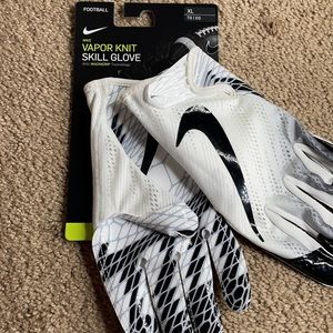 NEW Nike Vapor Knit Football Glove Magnigrip White